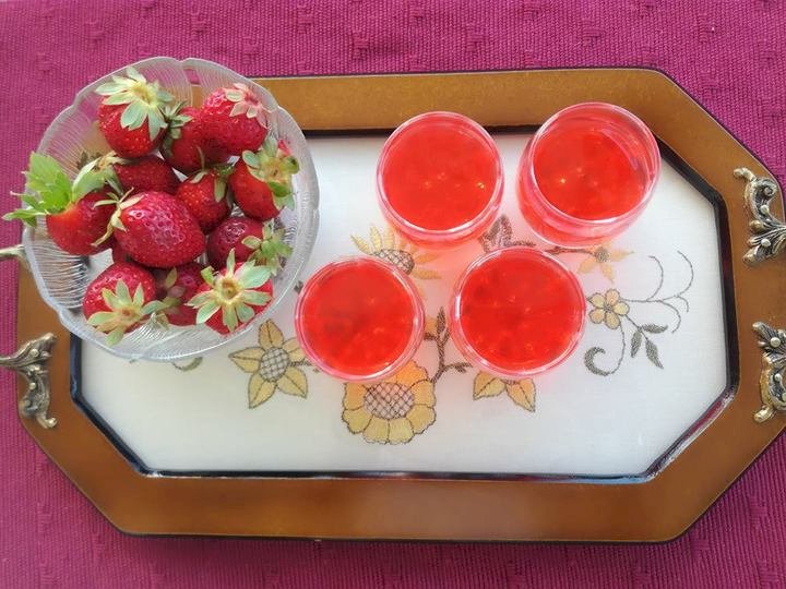Ελαφρύ Λικέρ Φράουλας - Fresh strawberry liqueur