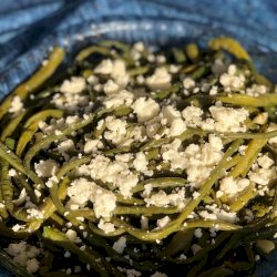 String beans with feta cheese salad - Αμπελοφάσουλα με φέτα!