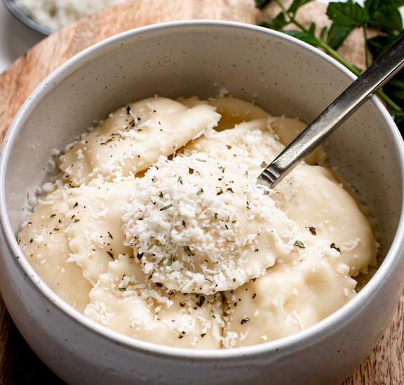 Cypriot ravioli with halloumi