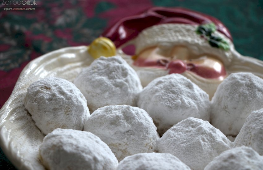 Παραδοσιακοί Κουραμπιέδες - Traditional Kourabiedes