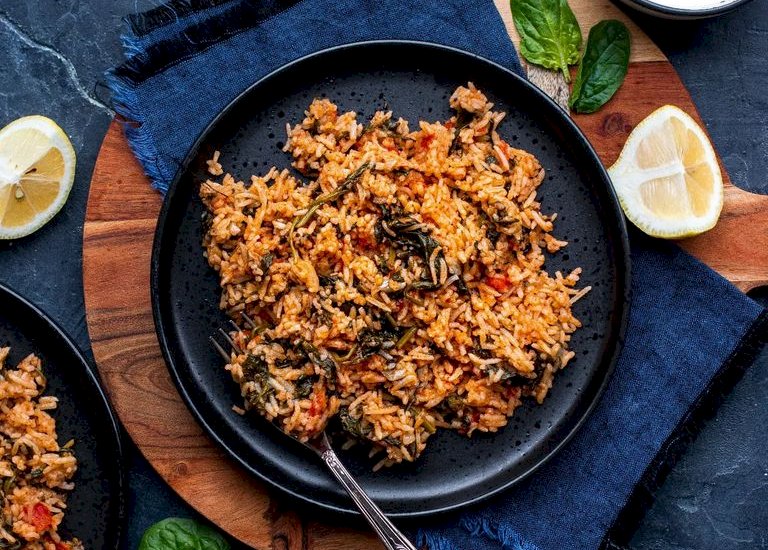 Spanakorizo with tomatoes (spinach rice)