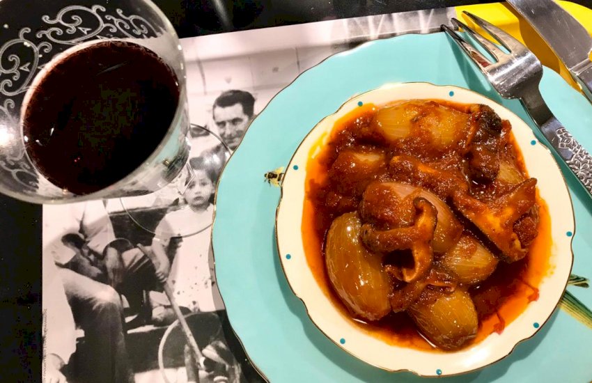 Fofi’s Stifado Me Manitaria (Mushroom and Onion Stew)