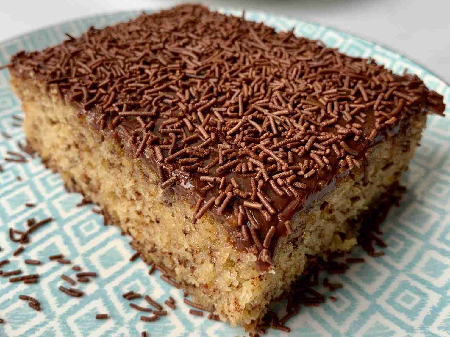 mirmigato chocolate sprinkle cake