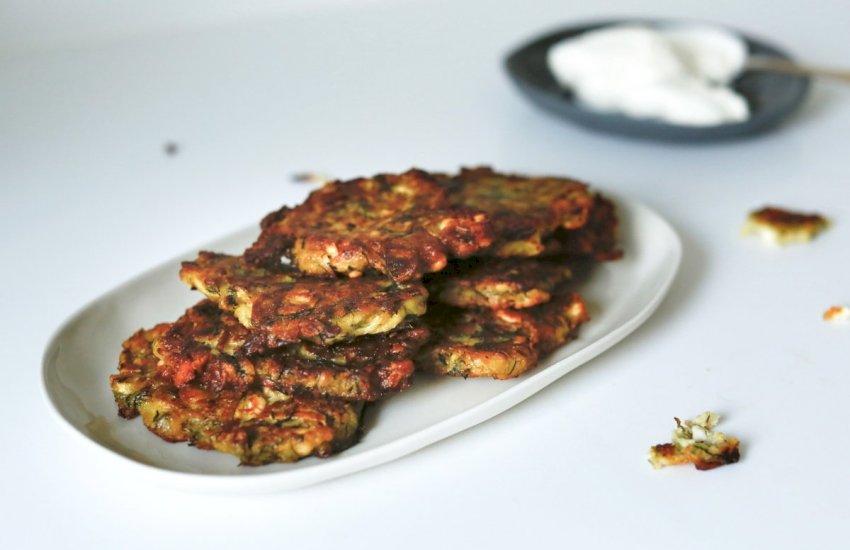 Kolokithokeftedes (Zucchini Fritters)